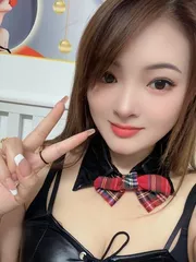 龙岗翘臀骚女雨桐