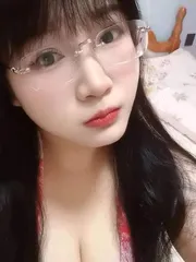 带眼镜的白嫩少妇