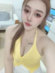 肤白女友感丽莎
