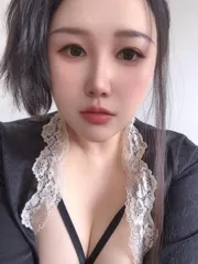 黑丝丰满小姐姐