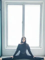 一字马性感少妇