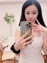 气质肤白貌美桃子