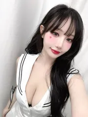 小店纯欲嫩妹夏初