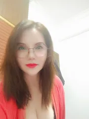 戴眼镜美少妇