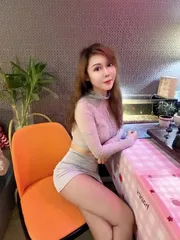 身材高挑热情服务老师