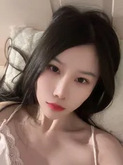 皮肤白嫩颜值嫩妹