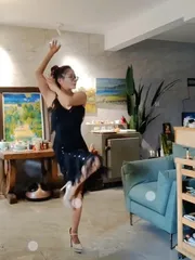 双飞舞蹈姐妹腰细胸大