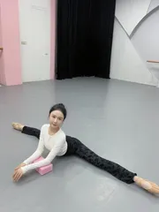 南山一字马媚儿