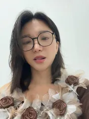 戴眼镜的大胸少妇