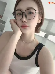 长宁性感可爱短发妹子