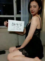 翘臀短发御姐型少妇