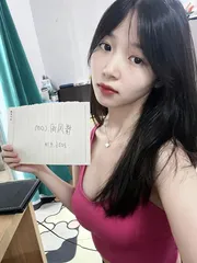 清纯大胸健身年轻小妹