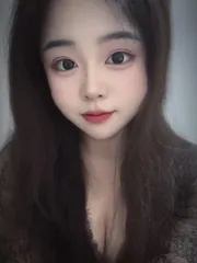 天桥大胸妹